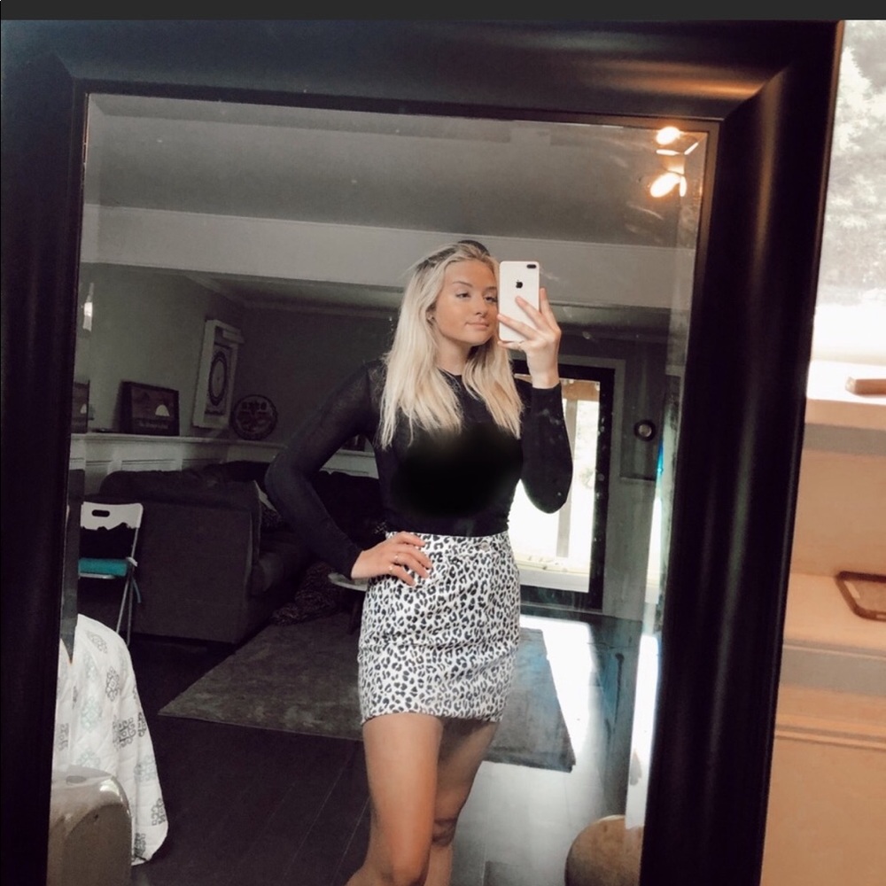 H&M leapord skirt size 4